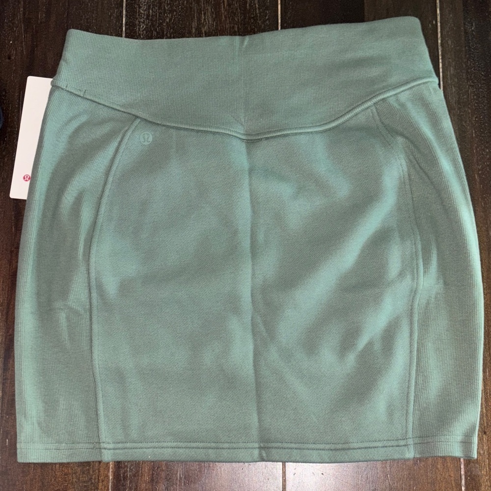 Lululemon Scuba Skirt Army Green High Rise Medium - Picture 5 of 5